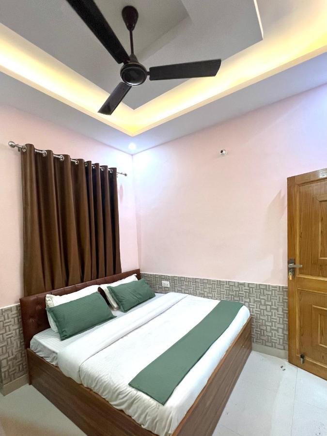 Shanti Hostel And Garden Cafe Rishikesh Exterior photo