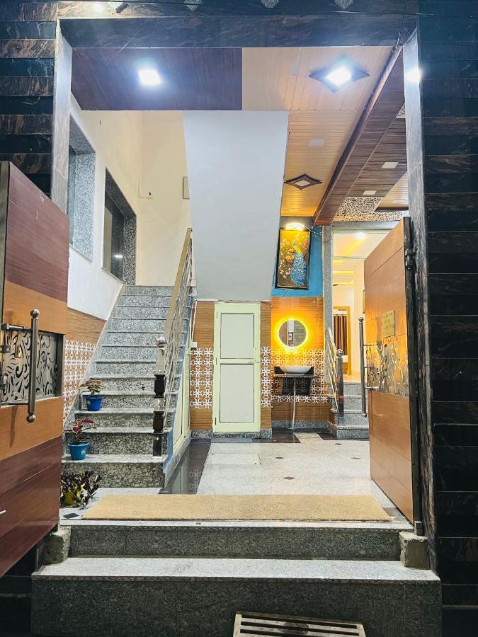 Shanti Hostel And Garden Cafe Rishikesh Exterior photo