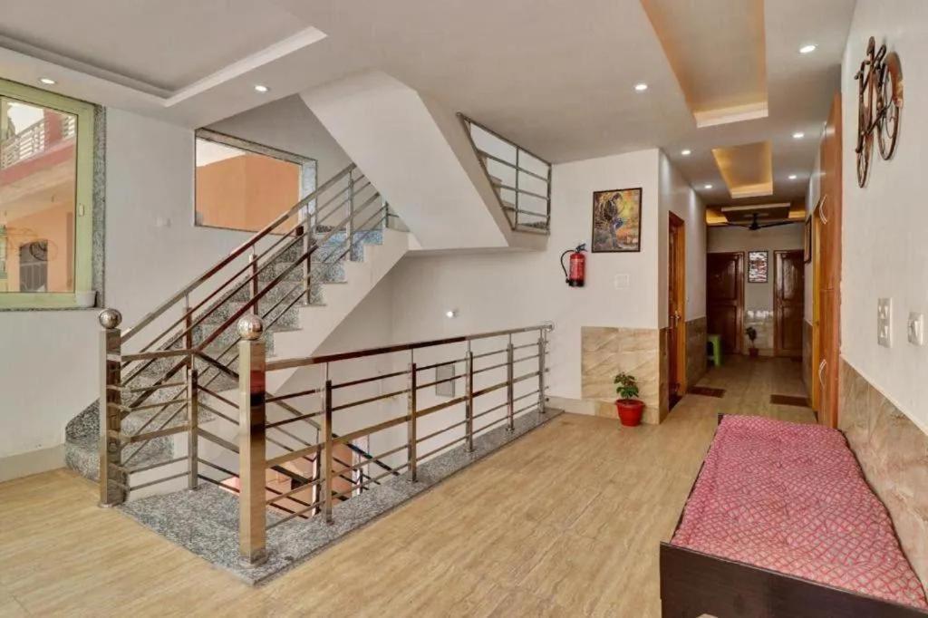 Shanti Hostel And Garden Cafe Rishikesh Exterior photo