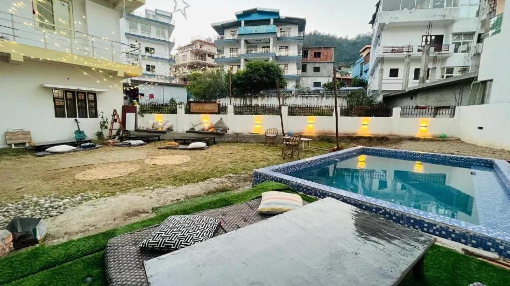 Shanti Hostel And Garden Cafe Rishikesh Exterior photo